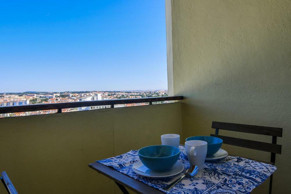 Cozy Studio With Balcony And Beautiful View Lejlighed Cascais Eksteriør billede
